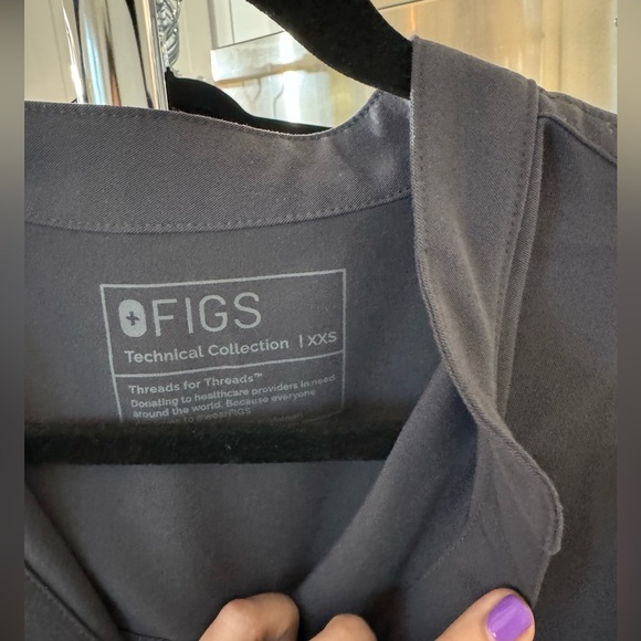 FIGS TOP XXS Charcoal never worn - Picture 2 of 3